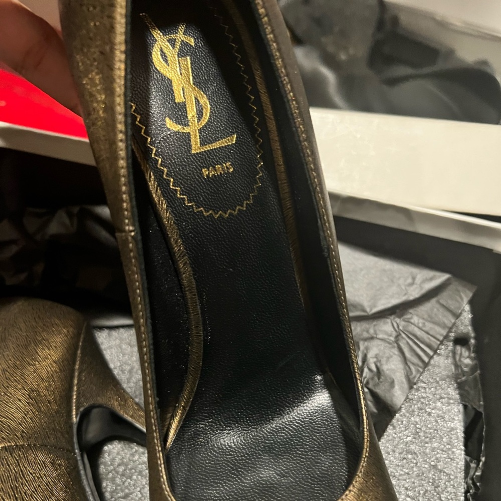 Golden bronze horse hair print tribute pump. Size 39 Saint Laurent